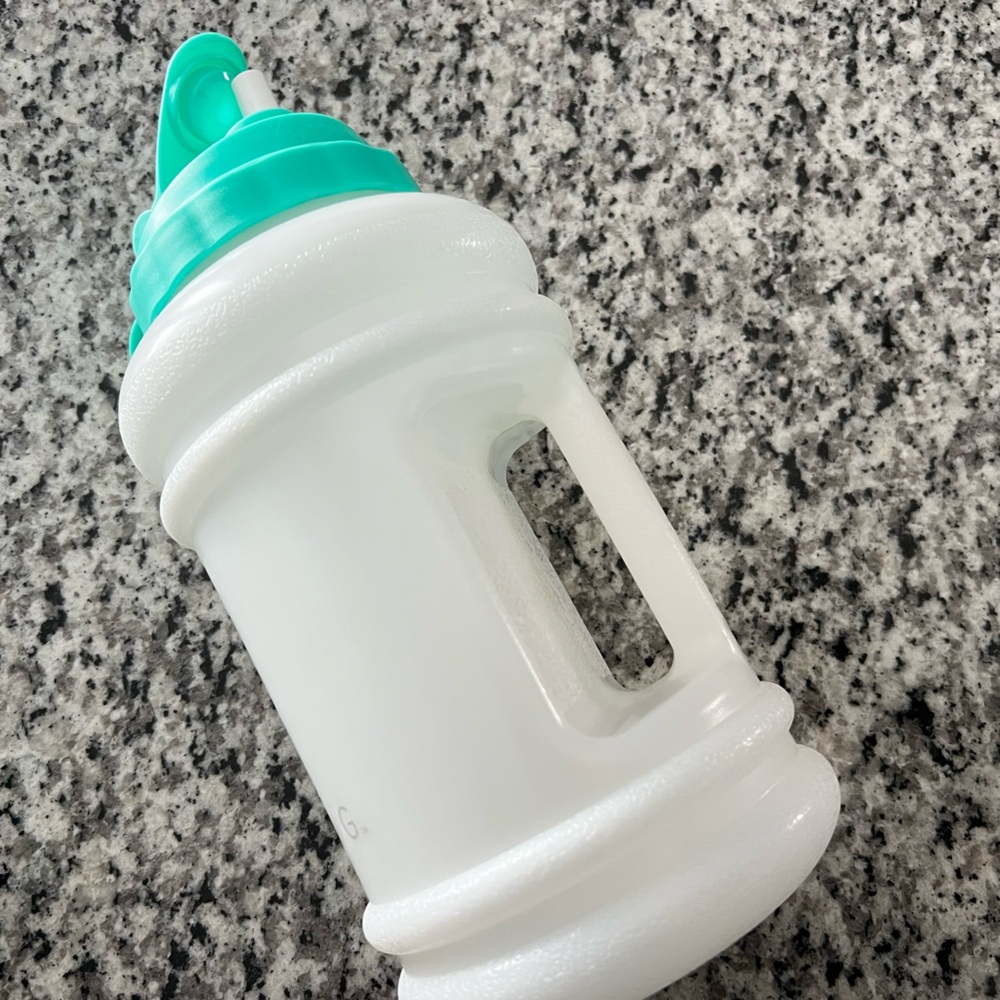 73 fl oz hydrojug with straw - Picture 2 of 4